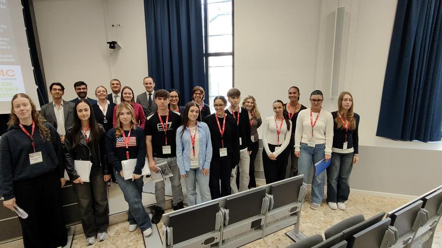 Istituzioni e studenti del progetto "Cities4C"